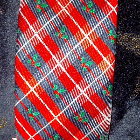 Holiday Tie - Picture 2 of 5